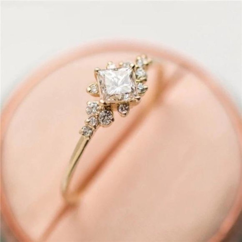 New’18K Yellow Gold White Sapphire Ring, beautiful Ring, shiny Ring. - Picture 4 of 4